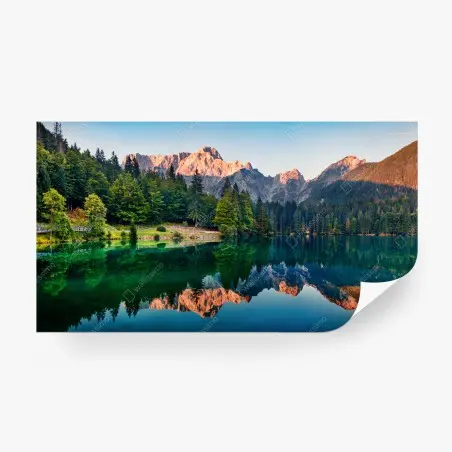 Papier peint reflets sereins du lac de Fusine au pied du Mangart – Wallnifity®