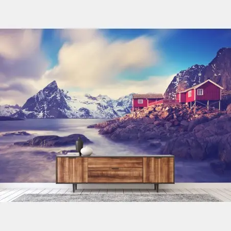 Papier peint maisons rouges au bord du fjord sous les montagnes enneigées – Wallnifity®