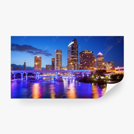 Papier peint panorama nocturne de Tampa et reflets colorés – Wallnifity®