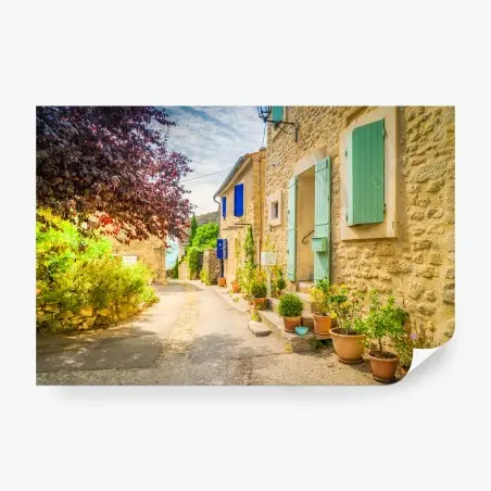 Papier peint rue provençale ensoleillée aux volets colorés – Wallnifity®