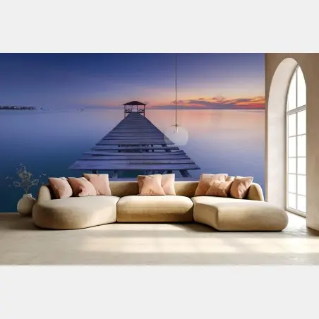 Papier peint ponton en bois au crépuscule sur mer calme – Wallnifity®