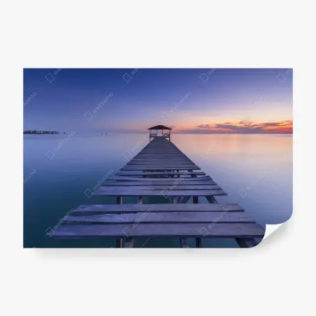 Papier peint ponton en bois au crépuscule sur mer calme – Wallnifity®