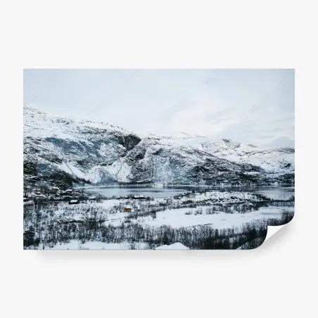 Papier peint calme hivernal au bord du fjord enneigé – Wallnifity®