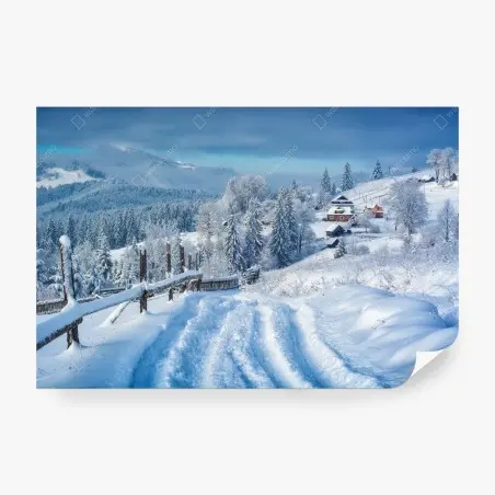 Papier peint chemin vers village alpin enneigé – Wallnifity®
