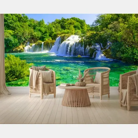 Papier peint cascade émeraude dans une forêt luxuriante – Wallnifity®