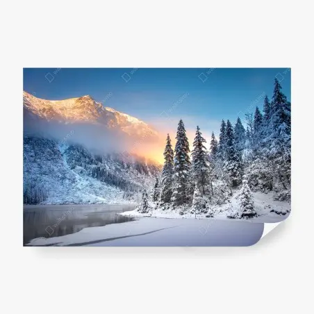 Papier peint lever de soleil sur Morskie Oko dans les Tatras enneigés – Wallnifity®