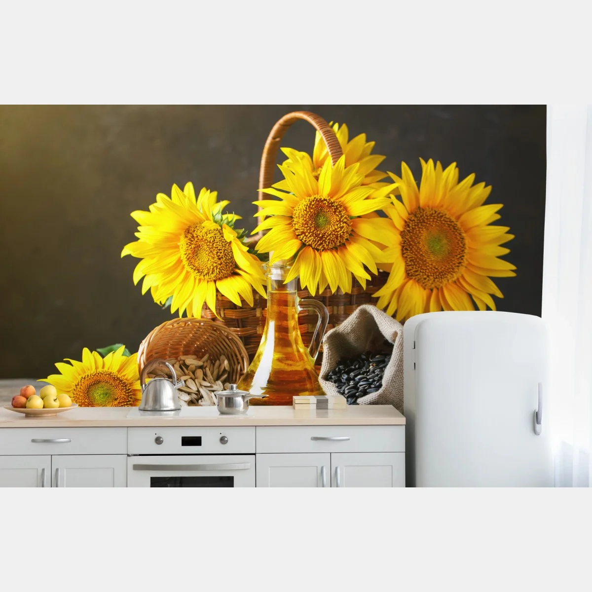 Papier peint bouquet de tournesols, graines et huile sur table rustique – Wallnifity® Papier peint bouquet de tournesols, graines et huile sur table rustique – Wallnifity®