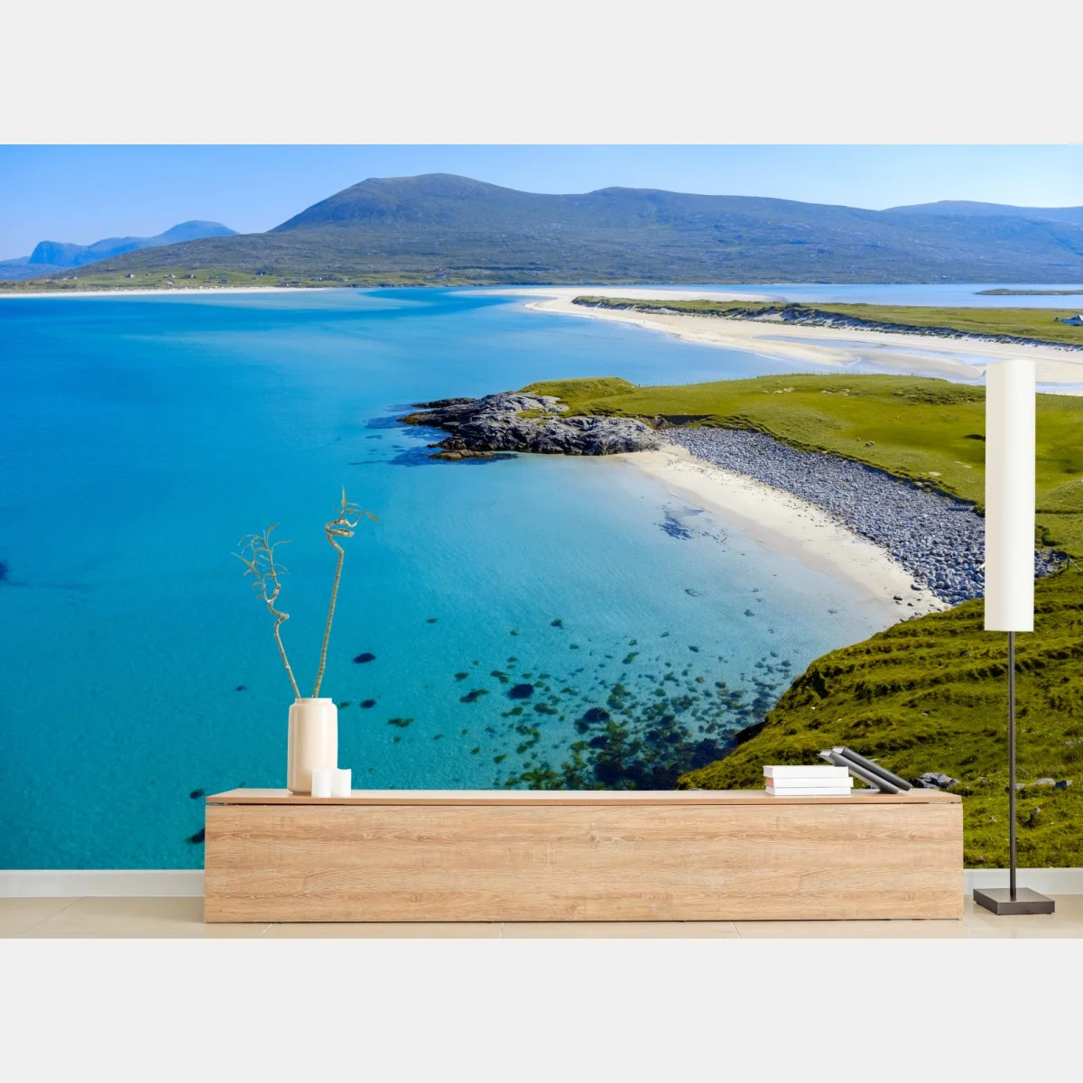 Papier peint plage sauvage aux eaux turquoise et falaises verdoyantes – Wallnifity® Papier peint plage sauvage aux eaux turquoise et falaises verdoyantes – Wallnifity®