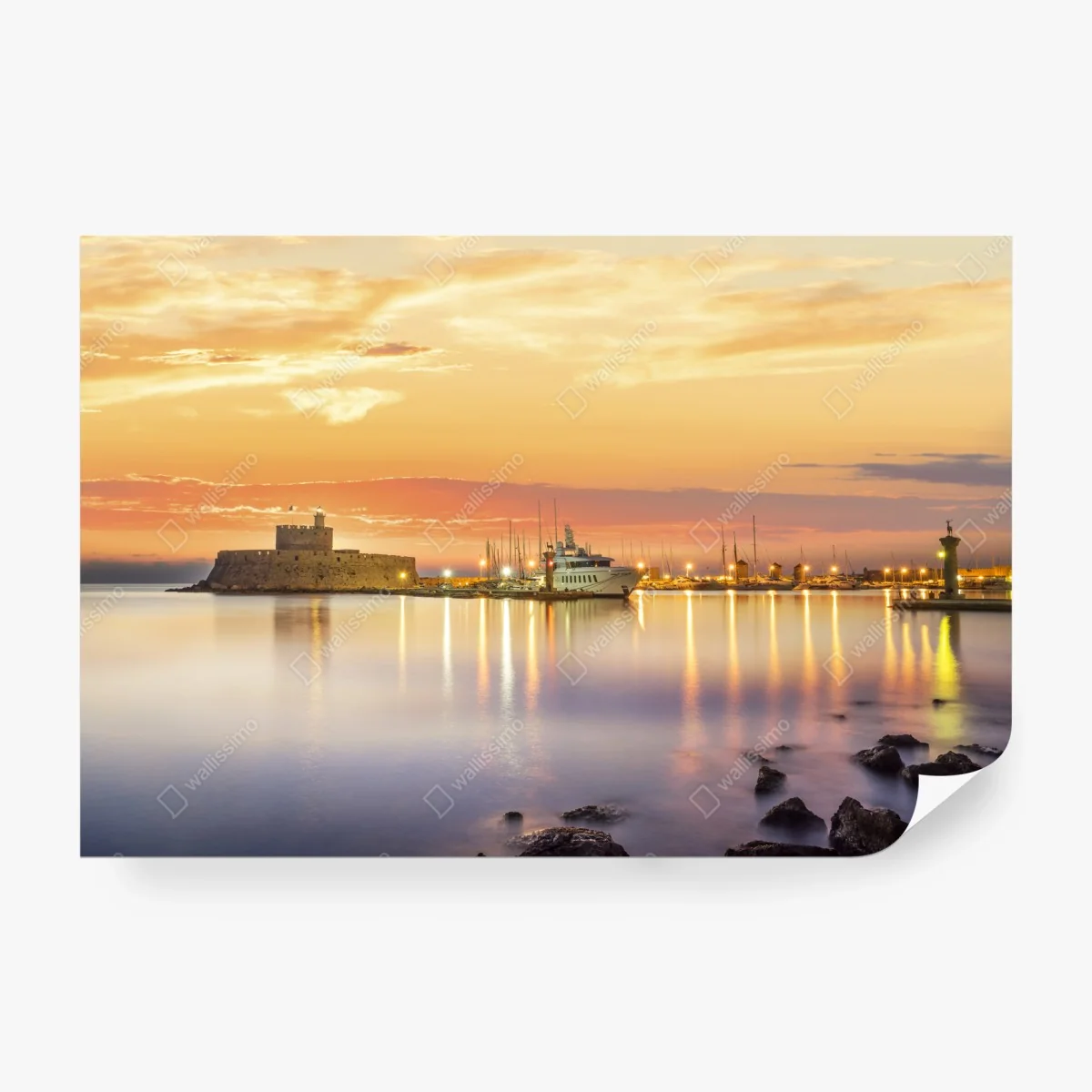 Papier peint crépuscule doré sur le port de Mandraki, Rhodes – Wallnifity® Papier peint crépuscule doré sur le port de Mandraki, Rhodes – Wallnifity®