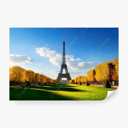 Papier peint vue printanière sur la Tour Eiffel depuis le Champ de Mars, Paris – Wallnifity®