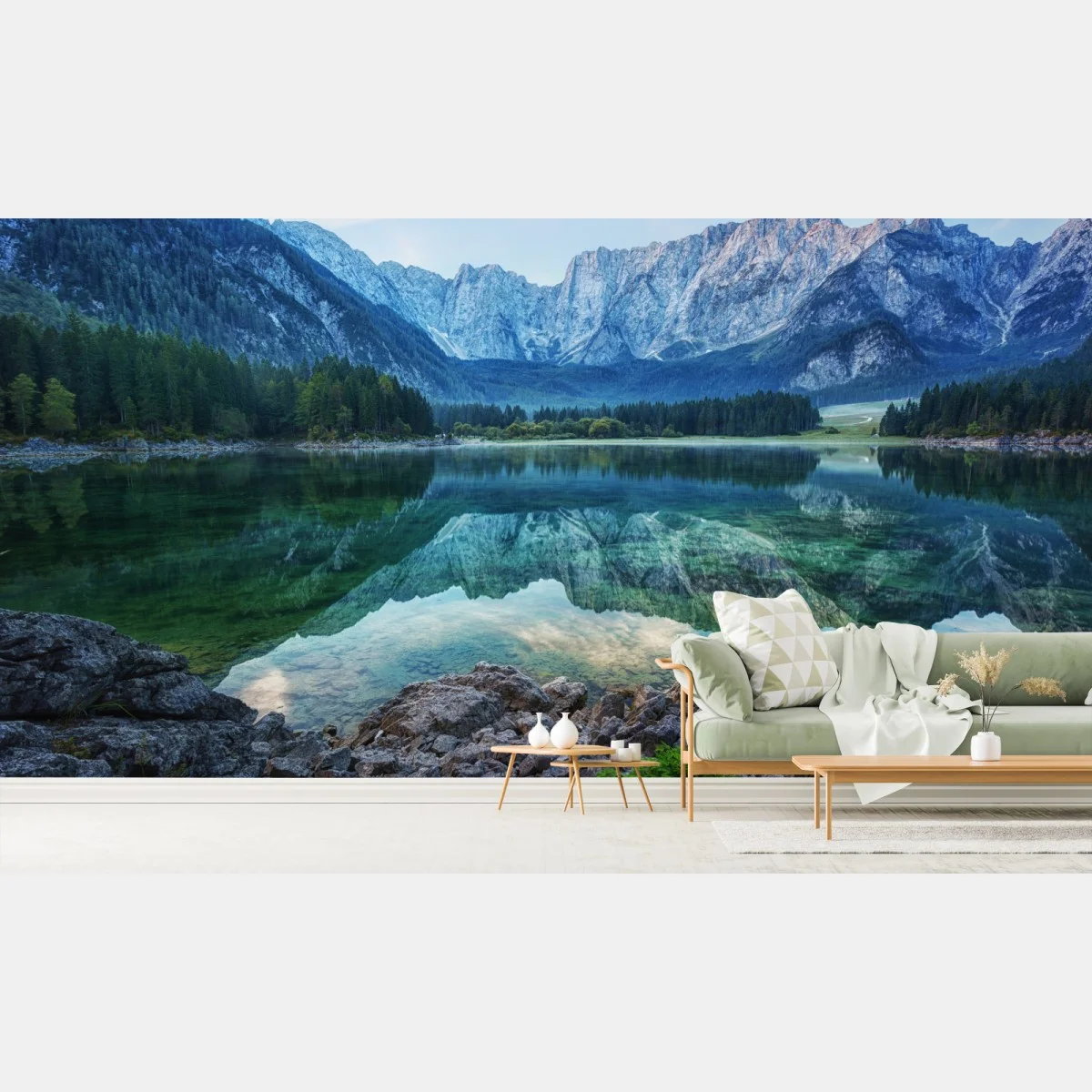 Papier peint aube tranquille au lac Fusine, Alpes Juliennes – Wallnifity® Papier peint aube tranquille au lac Fusine, Alpes Juliennes – Wallnifity®