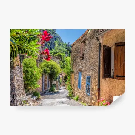 Papier peint ruelle ensoleillée à Moustiers-Sainte-Marie – Wallnifity®