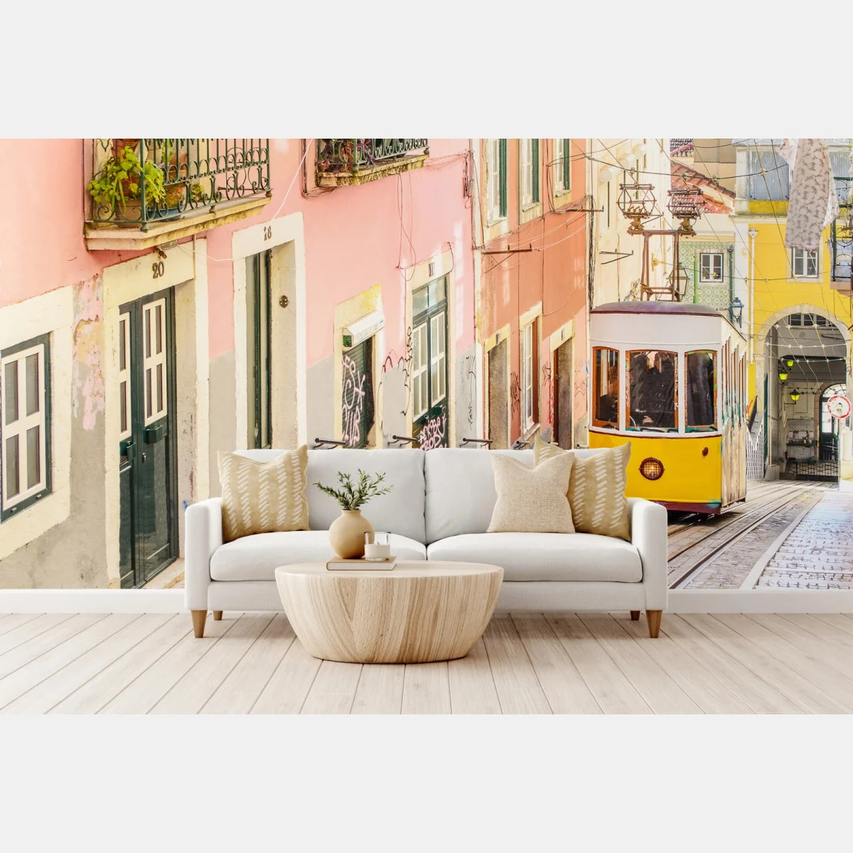 Papier peint tramway jaune dans les ruelles colorées de Lisbonne – Wallnifity® Papier peint tramway jaune dans les ruelles colorées de Lisbonne – Wallnifity®