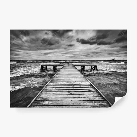 Papier peint jetée solitaire sous ciel orageux – Wallnifity®