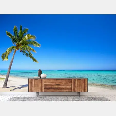 Papier peint palmier solitaire sur plage paradisiaque – Wallnifity®