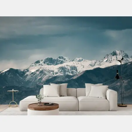 Papier peint contraste saisissant entre dunes et montagnes enneigées – Wallnifity®