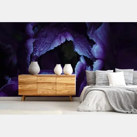 Papier peint élégance violette : tulipe sous lumière ultraviolette – Wallnifity®