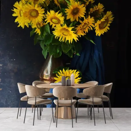 Papier peint bouquet de tournesols sur chaise rustique – Wallnifity®