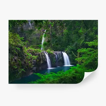 Papier peint cascade émeraude au cœur de la forêt – Wallnifity®
