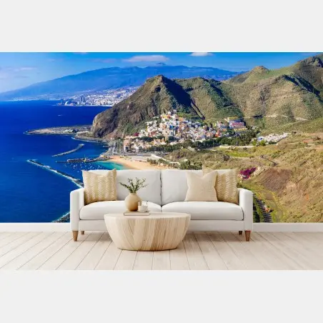 Papier peint plage dorée de Tenerife au pied des montagnes – Wallnifity®