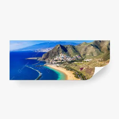 Papier peint plage dorée de Tenerife au pied des montagnes – Wallnifity®