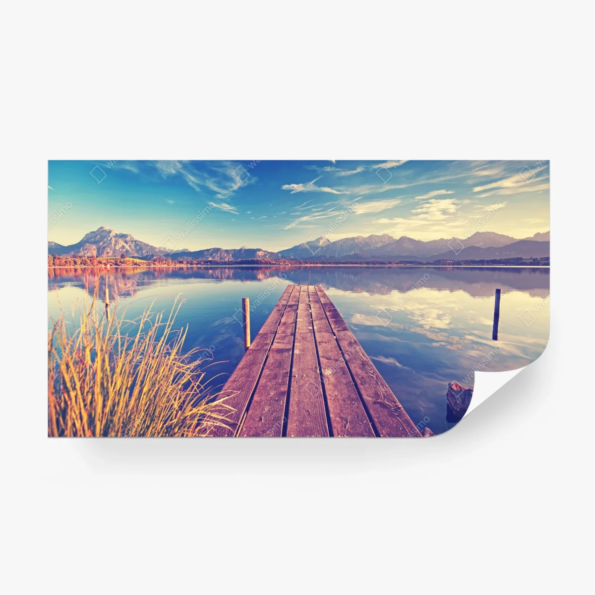 Papier peint jetée en bois vers un lac montagneux – Wallnifity®
