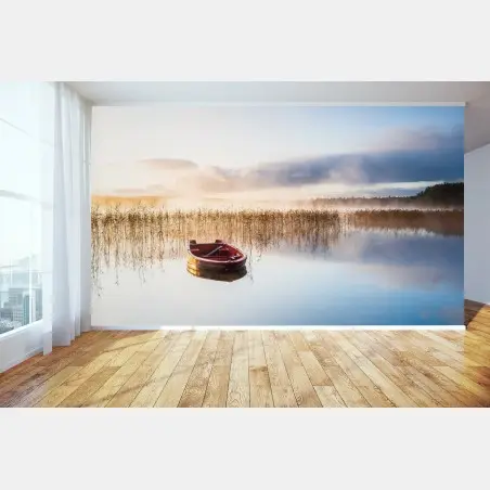 Papier peint barque rouge sur un lac brumeux au petit matin – Wallnifity®