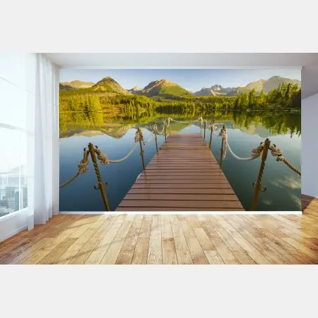 Papier peint reflet paisible de Štrbské Pleso au crépuscule – Wallnifity®