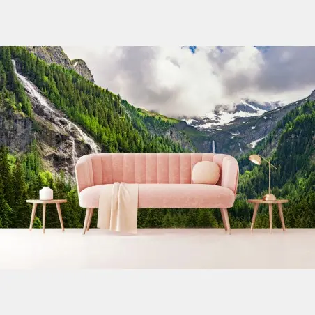 Papier peint cascade dans une vallée verdoyante – Wallnifity®