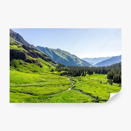 Papier peint vallée alpine verdoyante au ruisseau sinueux – Wallnifity®