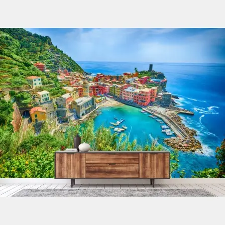 Papier peint vue panoramique de Vernazza sur la côte de la Ligurie – Wallnifity®