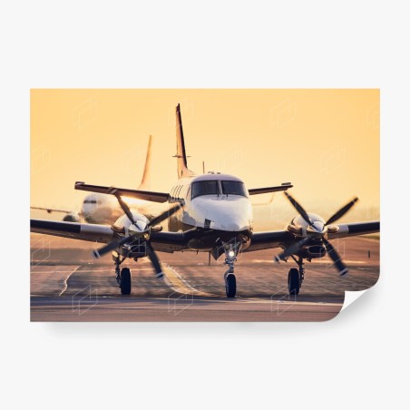 Papier peint avion au coucher de soleil sur la piste – Wallnifity®