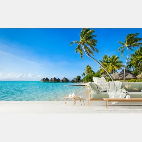 Papier peint évasion tropicale: plage paradisiaque et bungalows sur pilotis – Wallnifity®