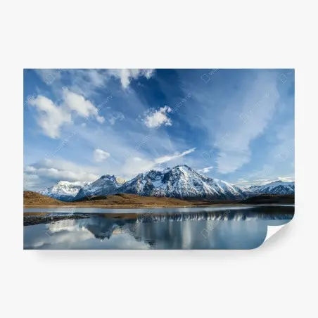 Papier peint panorama montagneux enneigé au reflet sur le lac – Wallnifity®