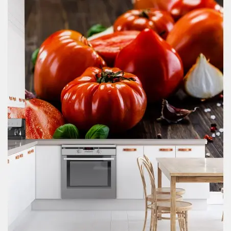 Papier peint composition gourmande de tomates et basilic sur fond en bois – Wallnifity®
