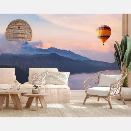 Papier peint montgolfière au-dessus des montagnes embrumées – Wallnifity®