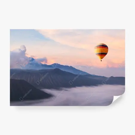 Papier peint montgolfière au-dessus des montagnes embrumées – Wallnifity®
