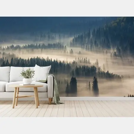 Papier peint brume matinale sur la forêt de conifères – Wallnifity®