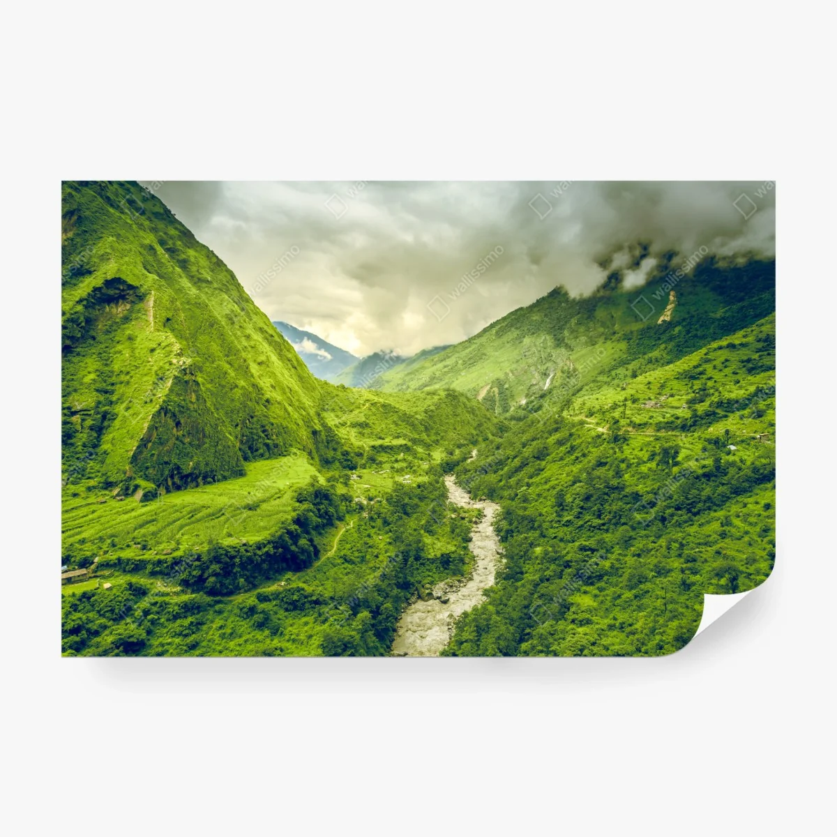 Papier peint calme vallée verte sous les nuages – Wallnifity®