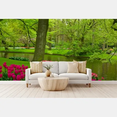 Papier peint scène printanière de tulipes au bord de l'eau – Wallnifity®