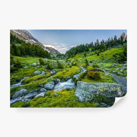 Papier peint paysage serein des Pyrénées du parc national Posets y Maladeta – Wallnifity®