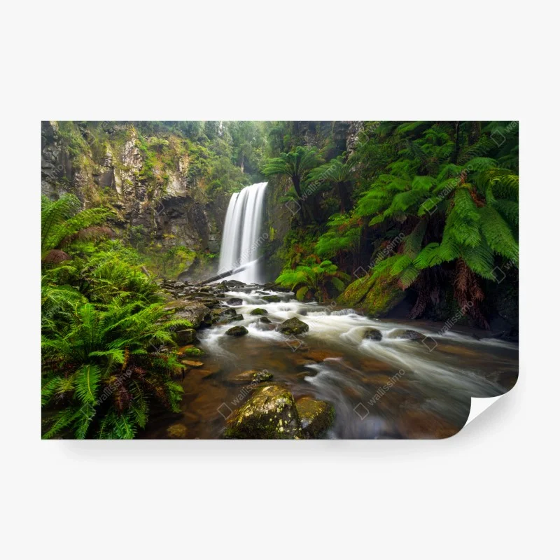Papier peint cascade majestueuse au cœur de la forêt verdoyante – Wallnifity® Papier peint cascade majestueuse au cœur de la forêt verdoyante – Wallnifity®