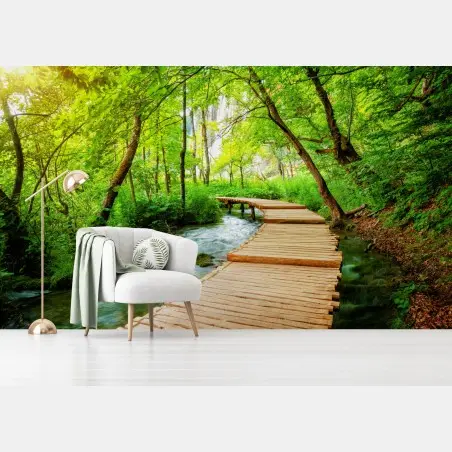 Papier peint chemin en bois au cœur de Plitvice – Wallnifity®