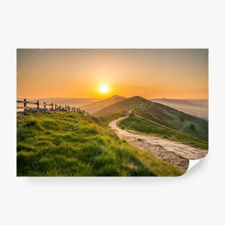 Papier peint sentier doré sur les collines au coucher du soleil – Wallnifity®