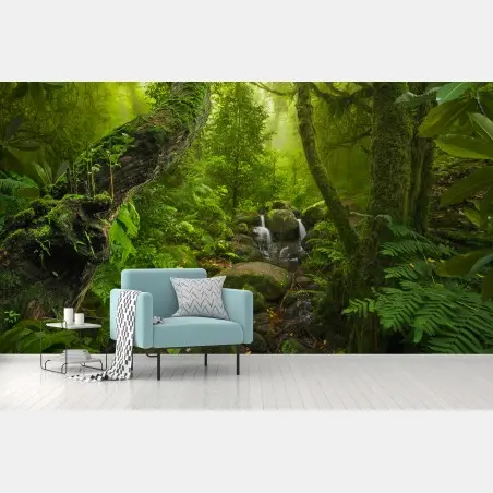 Papier peint forêt brumeuse et ruisseau enchanteur – Wallnifity®