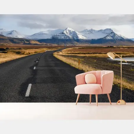 Papier peint route isolée menant aux montagnes enneigées d'Islande – Wallnifity®
