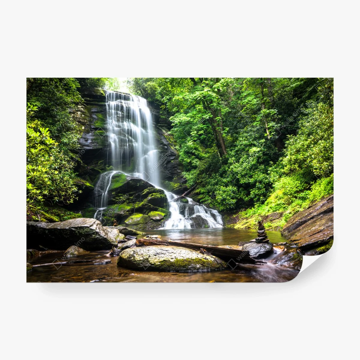 Papier peint cascade paisible au cœur de la forêt – Wallnifity®