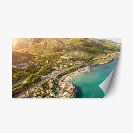 Sticker repositionnable village côtier et plage au bord de la mer turquoise – Wallnifity®