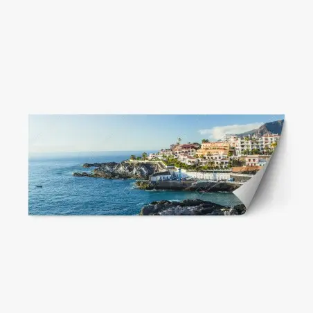 Sticker repositionnable village côtier ensoleillé sur la falaise – Wallnifity®