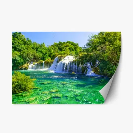 Sticker repositionnable cascade émeraude dans une forêt luxuriante – Wallnifity®